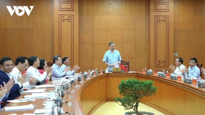 Top Vietnamese leader calls for concentrating resources on growth poles